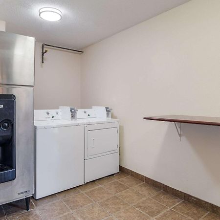 Quality Inn & Suites Augusta Fort Eisenhower Area Bagian luar foto