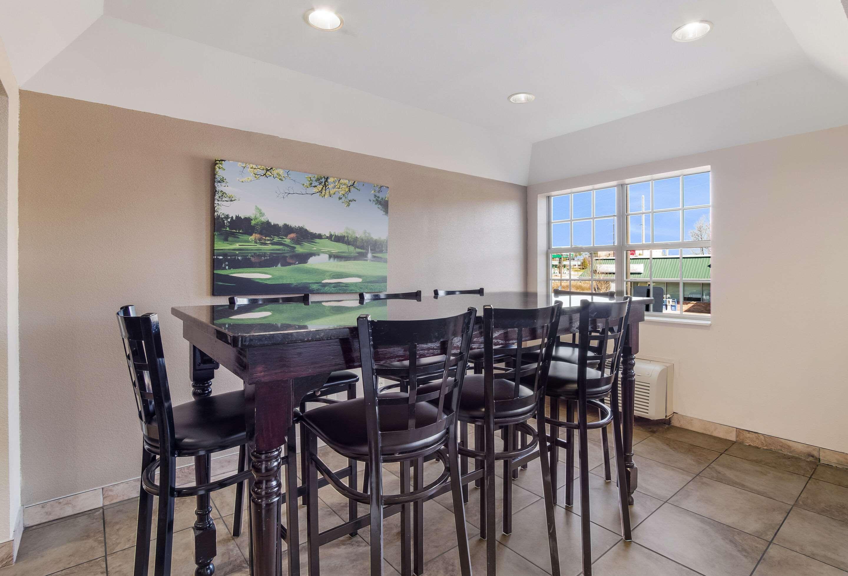 Quality Inn & Suites Augusta Fort Eisenhower Area Bagian luar foto