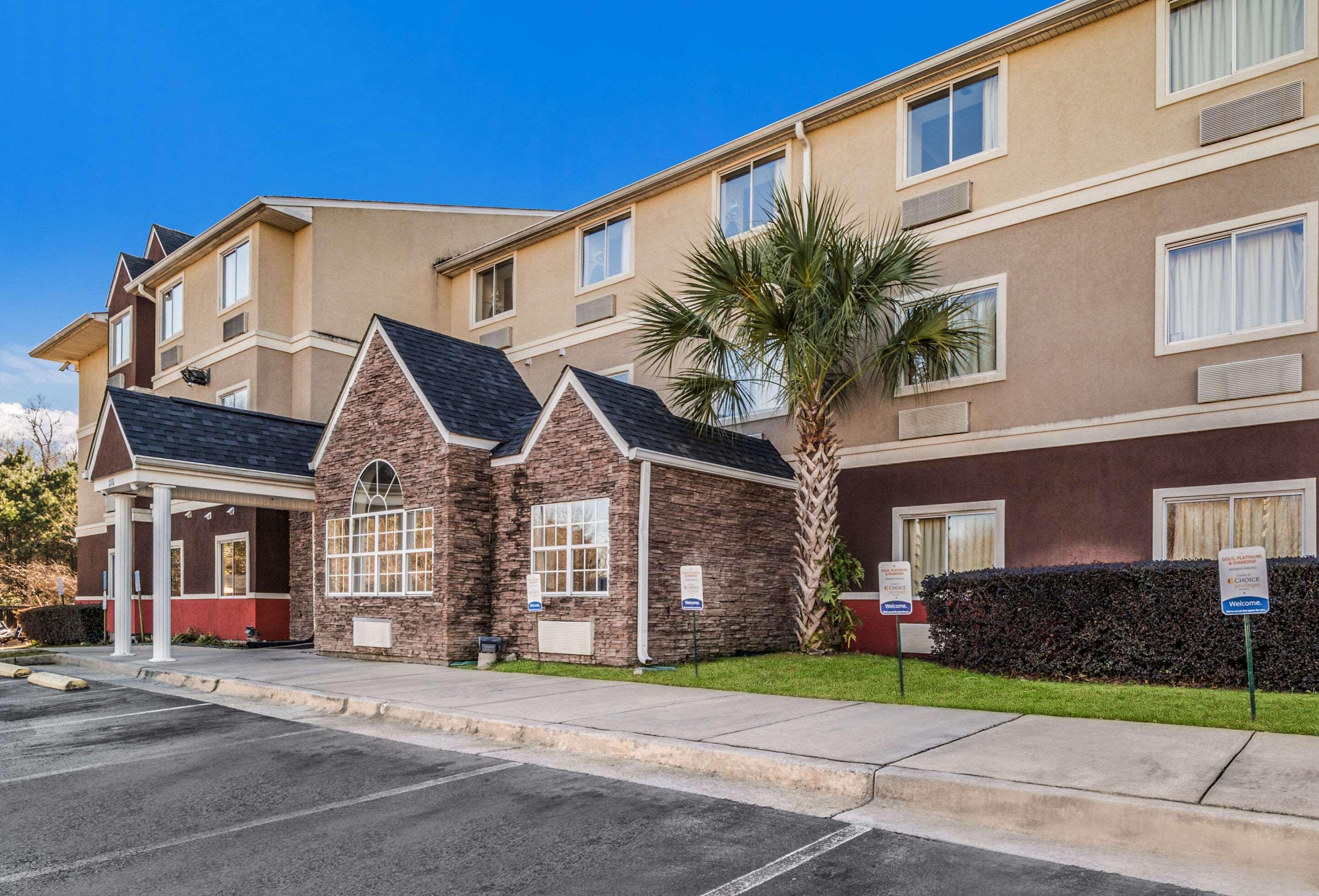 Quality Inn & Suites Augusta Fort Eisenhower Area Bagian luar foto