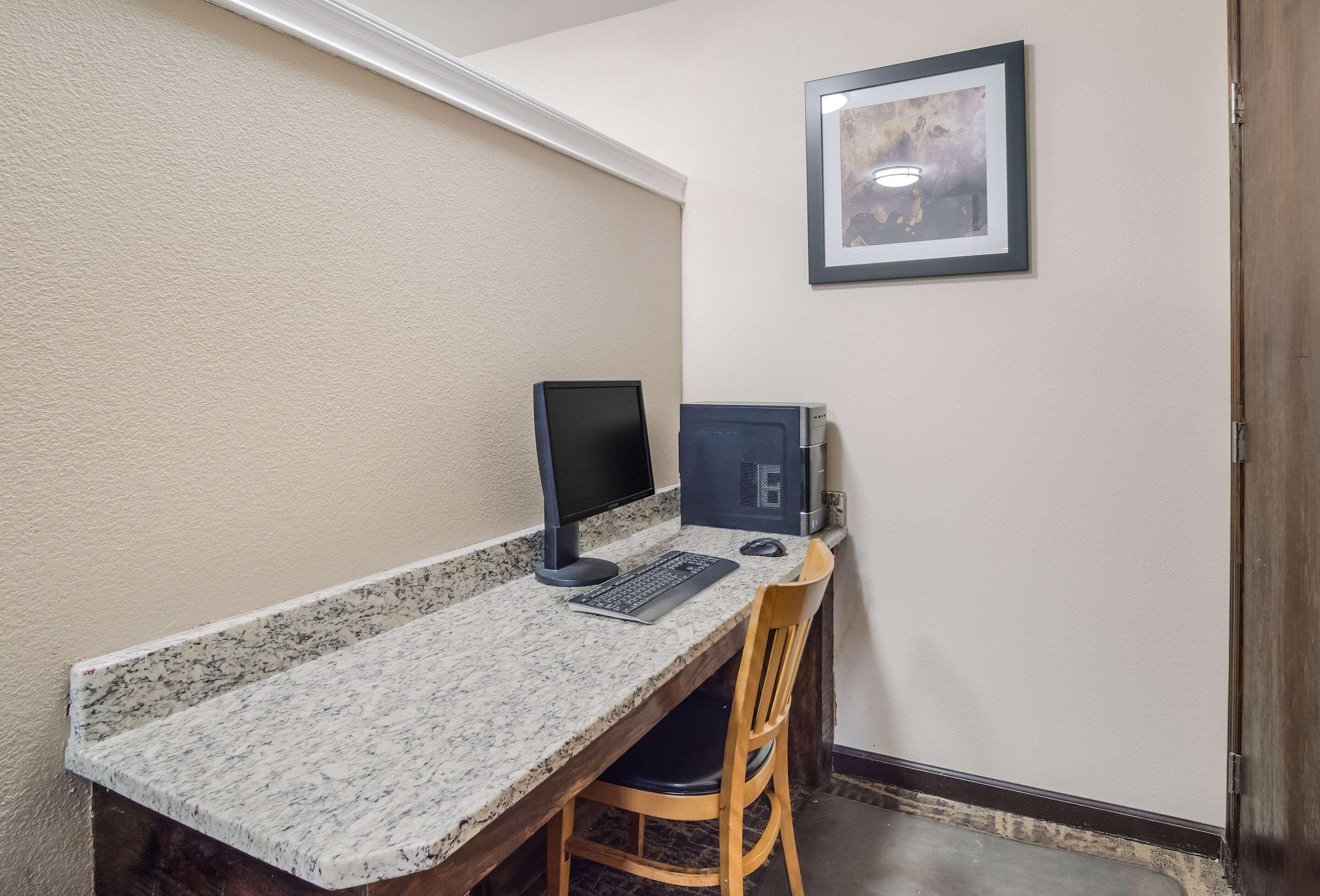 Quality Inn & Suites Augusta Fort Eisenhower Area Bagian luar foto