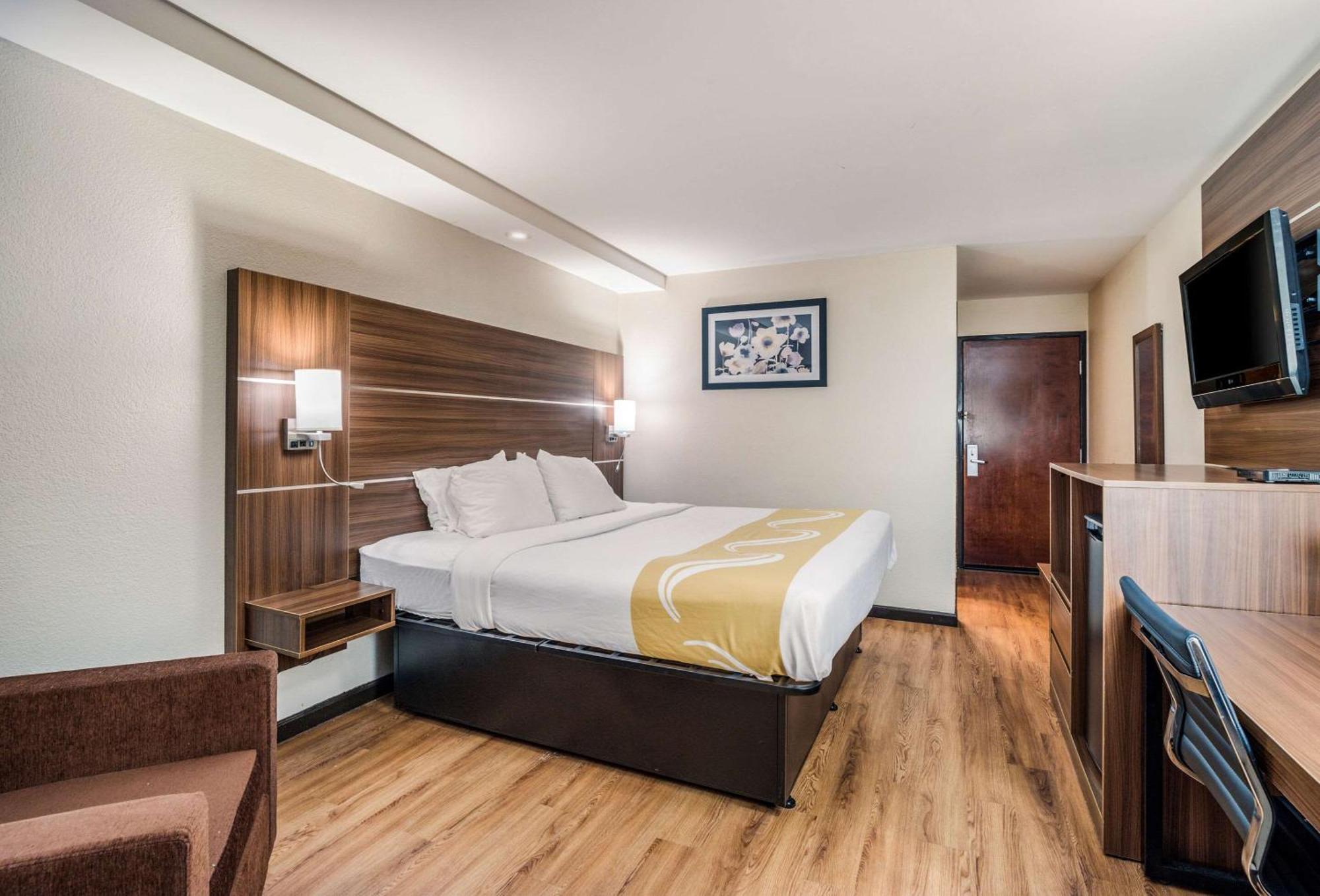 Quality Inn & Suites Augusta Fort Eisenhower Area Bagian luar foto