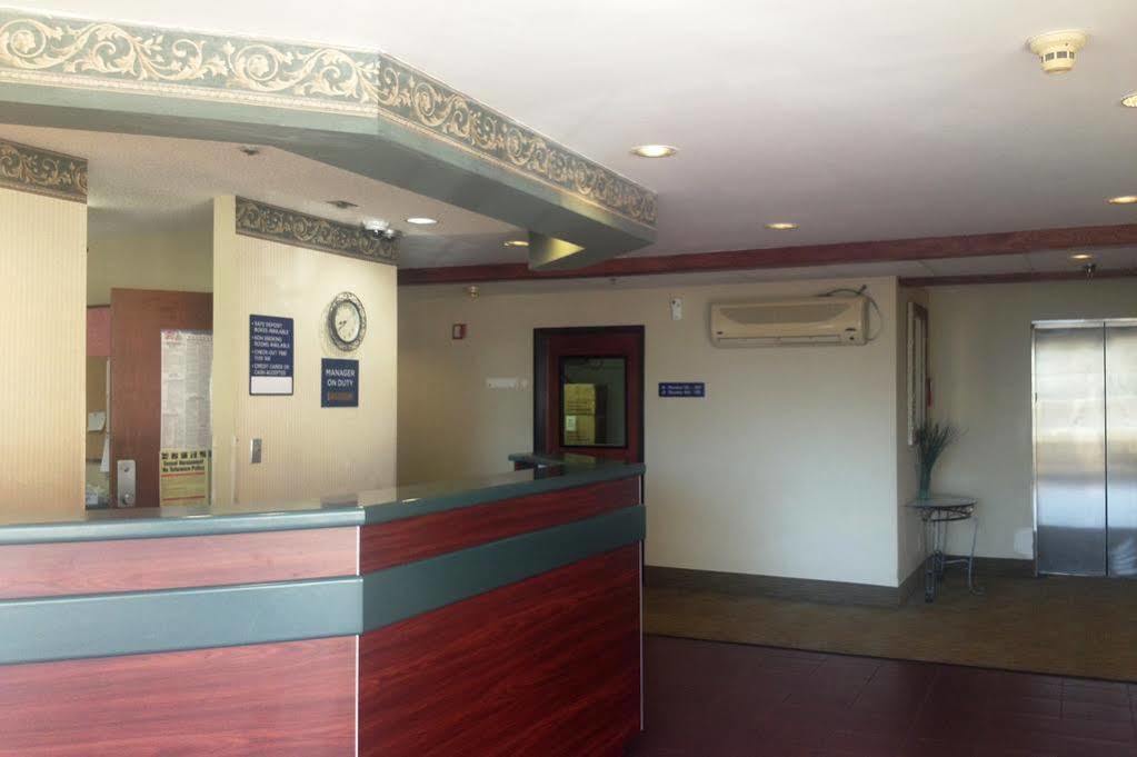 Quality Inn & Suites Augusta Fort Eisenhower Area Bagian luar foto
